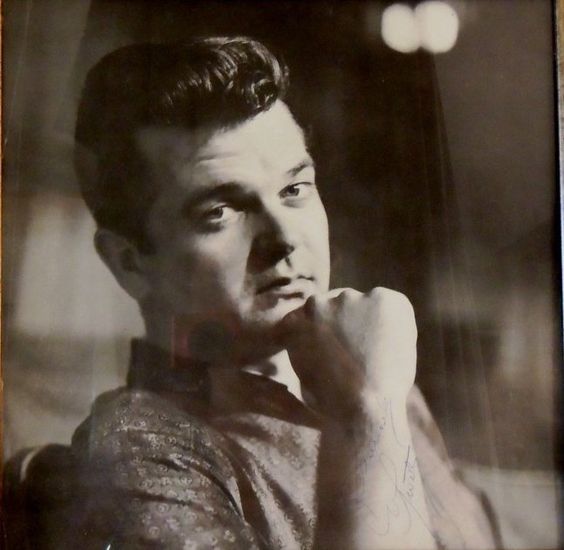 Conway Twitty – Love Comin’ Down