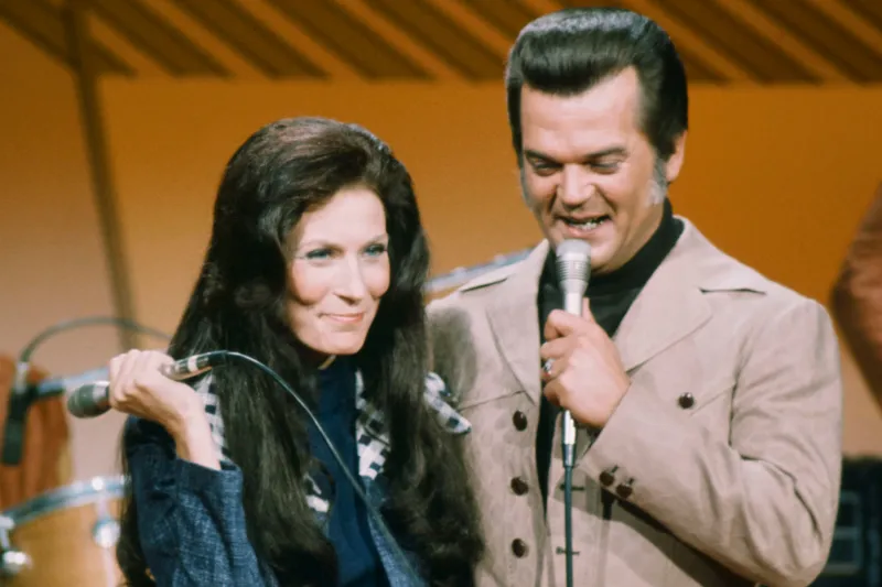 Conway Twitty & Loretta Lynn – How Far Can We Go