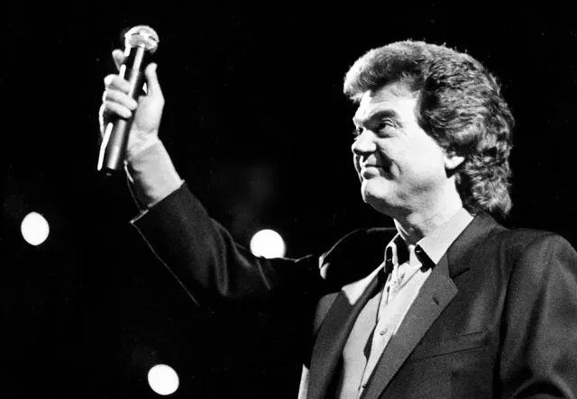 Conway Twitty – If You Can’t Write The Music