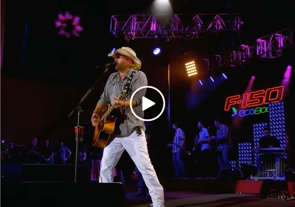 Toby Keith – I Like Girls That Drink Beer